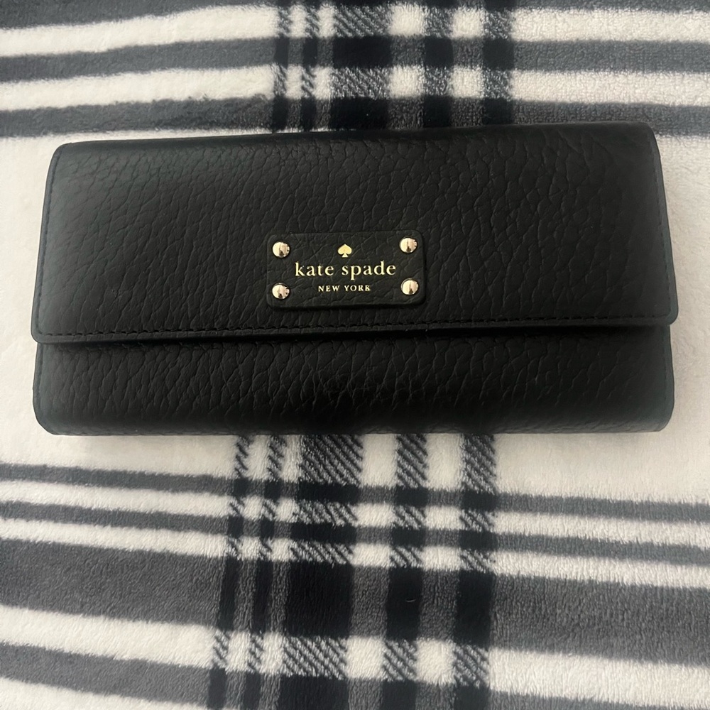 Kate Spade Wallet - Picture 2 of 2